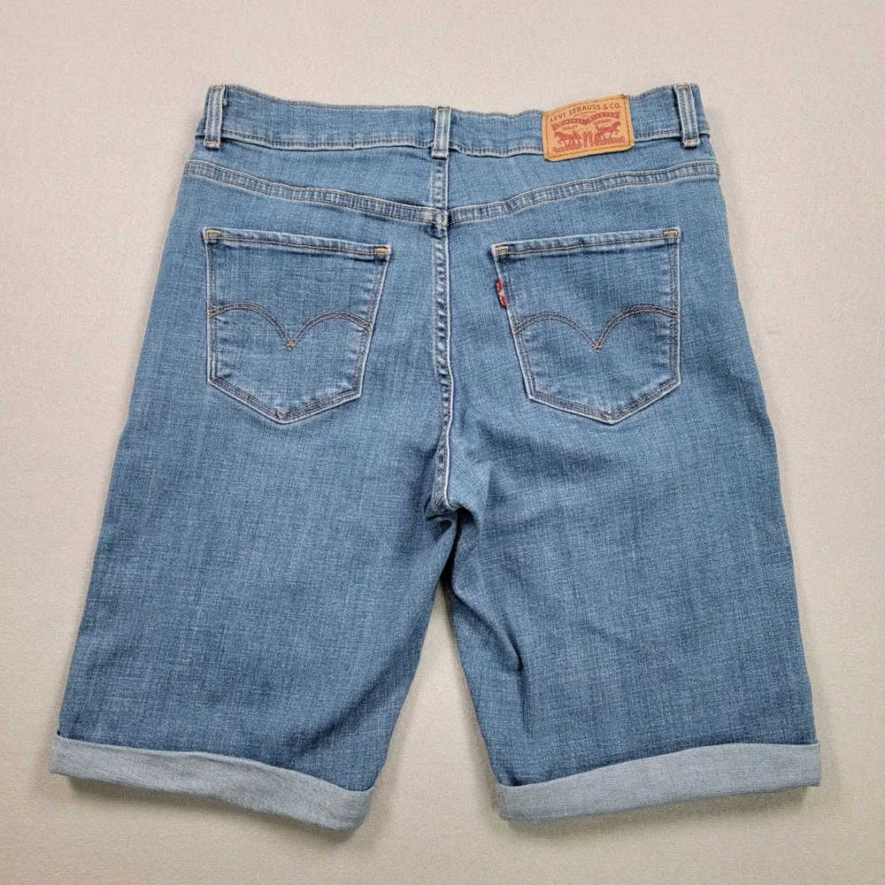Women's Levi Strauss Classic Bermuda Shorts, Medium,‎ Size 28, Pre-Owned